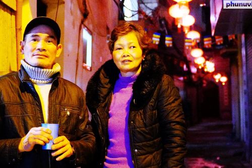 Hàng trăm đèn lồng đỏ mang không khí Tết đến sớm với con ngõ nhỏ ở Hà Nội