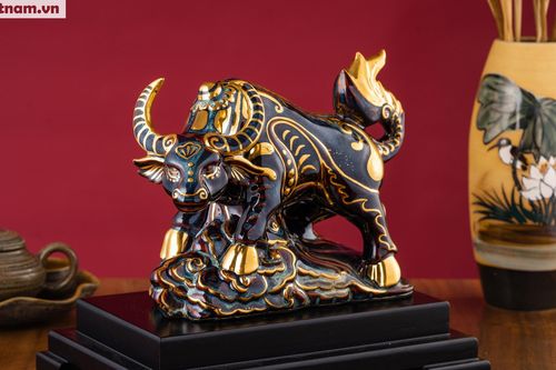 Cận cảnh chế tác trâu dát vàng 'gây sốt' thị trường Tết Tân Sửu