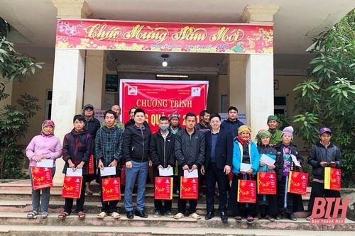 Tập đoàn Vingroup tặng 200 suất quà Tết cho hộ nghèo huyện Mường Lát