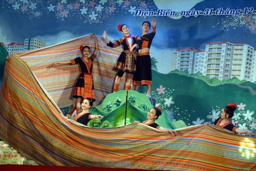 Hướng tới hội xuân