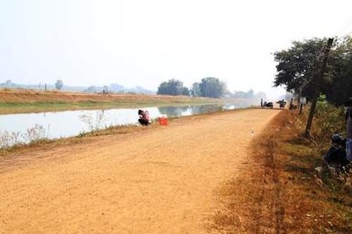Tìm thấy cả 3 thi thể người mẹ trẻ ôm hai con nhỏ nhảy kênh tự tử