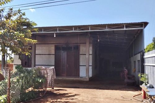 Người đàn ông đuổi vợ con khỏi nhà rồi tẩm xăng tự thiêu