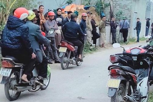 Hàng xóm kể lúc phát hiện 2 bố con chết cháy trong phòng tắm