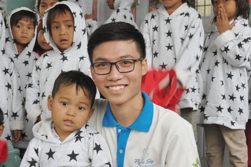 Chàng trai phố núi dành tuổi trẻ để làm thiện nguyện