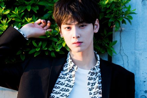 Cha Eunwoo diện toàn hàng hiệu khi đóng vai học sinh