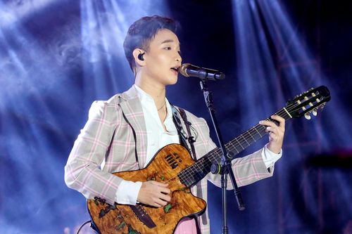 Hoàng Dũng hòa giọng với hàng nghìn khán giả Hà Nội