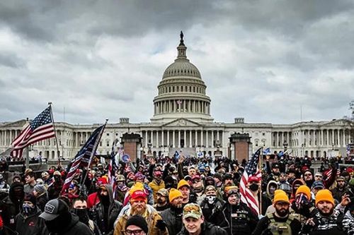 FBI điều tra khoản tài trợ nước ngoài cho những người xông vào Điện Capitol