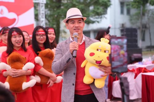 Nghệ sĩ Xuân Bắc cùng dàn sao 'đốt cháy' sân khấu Chủ nhật Đỏ