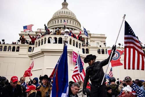 FBI điều tra số tiền từ nước ngoài chuyển cho nhóm bạo loạn Điện Capitol