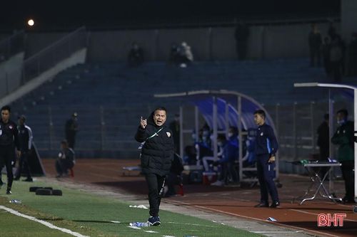 HLV Phạm Minh Đức: 'Đây là trận thua điên rồ trong sự nghiệp của tôi'!