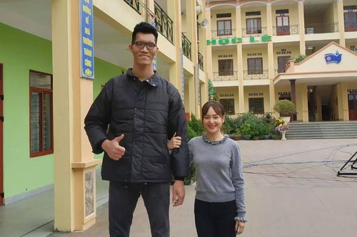 Lan Phương 'choáng' khi đứng cạnh người Việt cao hơn cả chồng Tây của mình