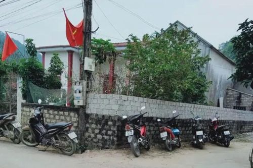 Vụ mẹ nằm gục, 2 bố con tử vong trong nhà tắm: Hàng xóm nói gì?