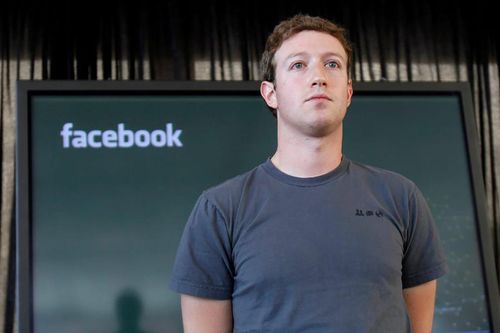 Nhân viên Facebook không nên mặc quần áo công ty ra đường