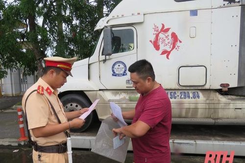 Kiên quyết xử lý nghiêm xe chở quá khổ, quá tải dịp trước, trong và sau tết