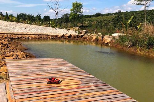 Bé gái đuối nước dưới hồ trong khu vực phân lô bán nền