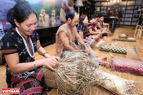 Nghề đan lát của người Cơ Tu