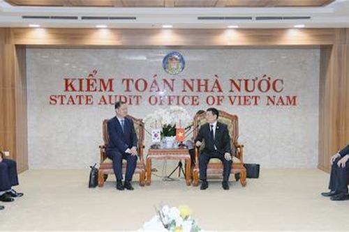 Vai trò của Ủy ban kiểm toán trong việc giám sát tính độc lập của kiểm toán viên khi đồng cung cấp dịch vụ