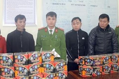 Một buổi sáng phá 2 chuyên án, thu gần 2 tạ pháo nổ