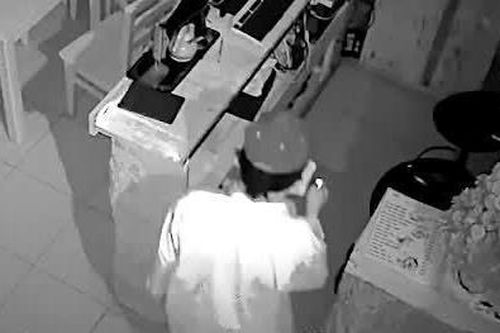 Clip cận cảnh đối tượng trộm tài sản ở quán cà phê