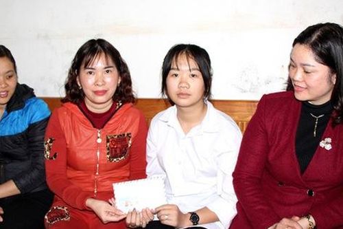 Tình người lan tỏa đến với nữ sinh lớp 11 mồ côi bố mẹ ở Hải Dương