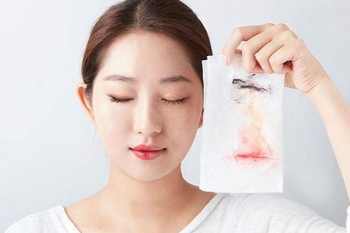 Sản phẩm tẩy trang được yêu thích này lại đem tới hậu quả khôn lường cho da và môi trường