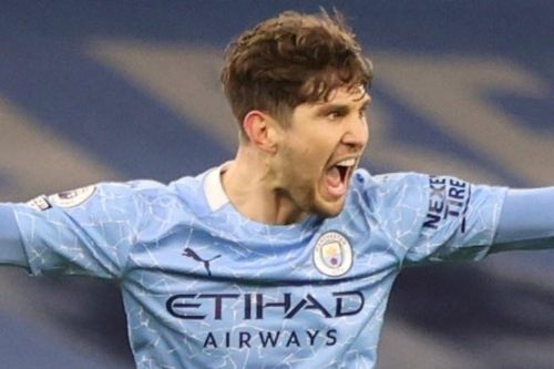Man City áp sát ngôi đầu bảng của Man Utd