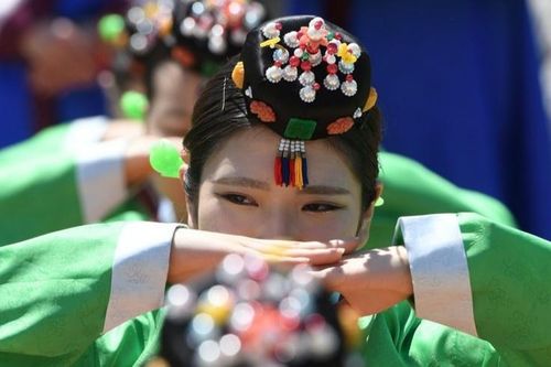 'Hãy nhớ rằng cô chỉ là đồ chơi của tôi'