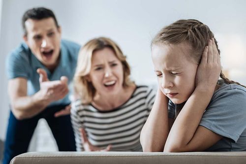 7 hành vi của cha mẹ khiến não bộ của trẻ chậm phát triển