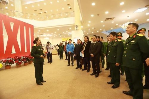Khai mạc triển lãm 'Đảng ta thật sự vĩ đại'