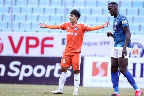 Đức Chinh ghi bàn giúp Đà Nẵng khởi đầu suôn sẻ