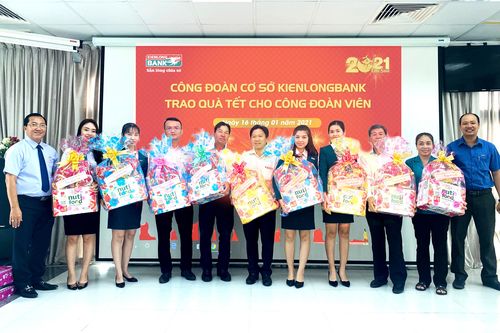 Kienlongbank trao 3.080 phần quà cho người lao động nhân dịp Tết