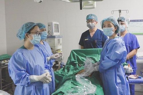 Sinh con khỏe mạnh dù sản phụ bị cạn sạch nước ối ở tuần 23