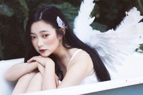 Cô giáo dạy Toán là mẫu ảnh kiêm photographer