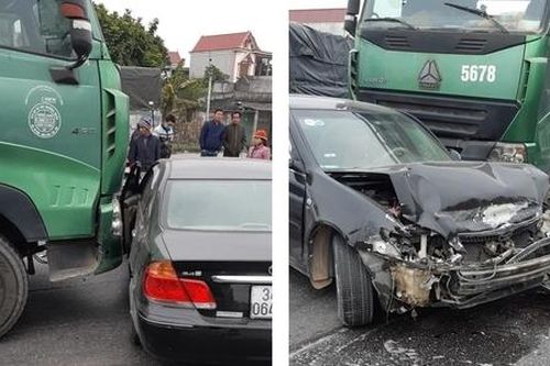 Chuyển làn thiếu quan sát, xe đầu kéo đâm ô tô con xoay ngang