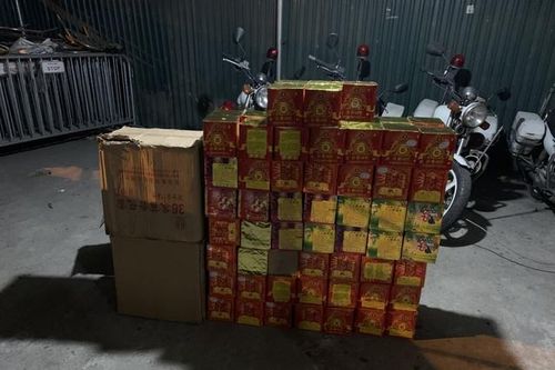 Hà Nội: Phát hiện, bắt giữ đối tượng vận chuyển 139 hộp pháo nổ