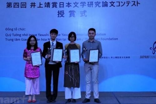 Nhật Bản trao Giải thưởng Inoue Yasushi cho các nhà nghiên cứu văn học của Việt Nam