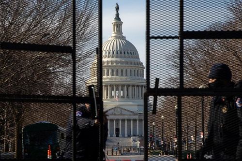 Thủ đô Washington im ắng kỳ lạ, Vệ binh Quốc gia ùn ùn đổ về