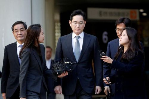 Người thừa kế của Samsung đối diện với tội hối lộ