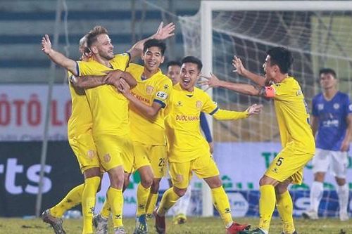 V.League vòng 1: 'Nhà giàu' cũng khóc