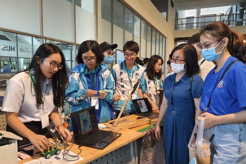 Hàng ngàn học sinh thích thú với ngày hội Toán học mở 2021