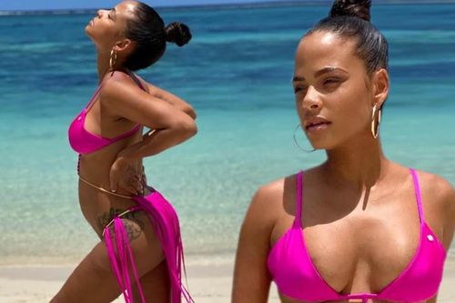 Mang thai lần 3, Christina Milian vẫn quyến rũ khó cưỡng với bikini bé xíu