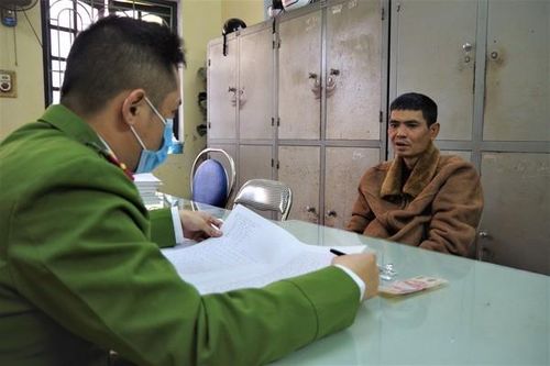 Mang ma túy đi bán trên phố, gã nghiện có 5 tiền án ở Hải Dương bị bắt