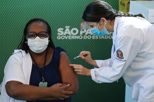Brazil cấp phép cho 2 vắcxin COVID-19 để bắt đầu chiến dịch tiêm chủng