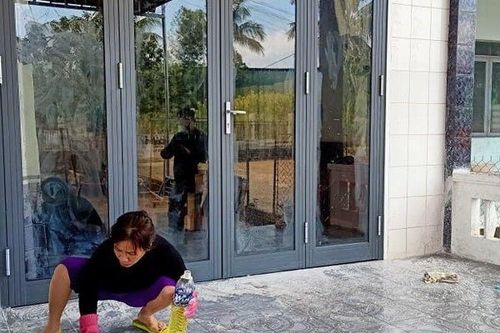 Nhà dân bị người lạ 'khủng bố' ném mắm tôm, tạt sơn: Công an đang xác minh