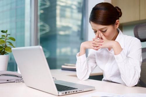 2 cách chữa thâm mắt khi ngồi máy tính nhiều