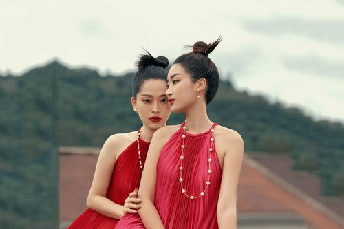 Đỗ Mỹ Linh - Phương Nga e ấp vai trần mong manh giữa trời đông lạnh giá