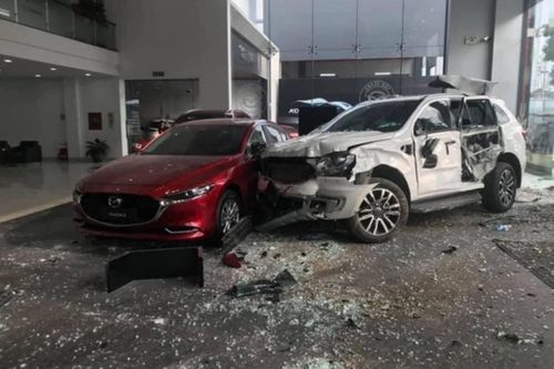 Khởi tố nữ tài xế 9X đạp nhầm chân ga lao sang showroom Mazda ở Phú Thọ khiến người đàn ông chết thảm