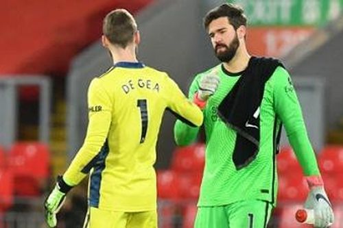 Liverpool vs M.U: Vinh danh hàng thủ