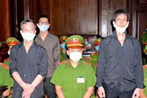 Lại kiểu 'khóc thuê' sau phiên tòa