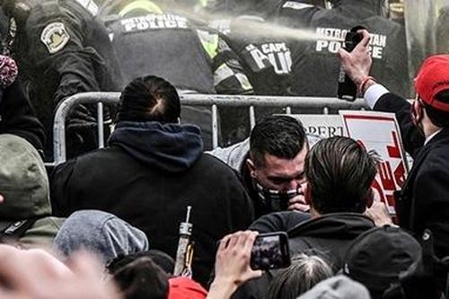 FBI điều tra khả năng nước ngoài tài trợ vụ bạo loạn Đồi Capitol